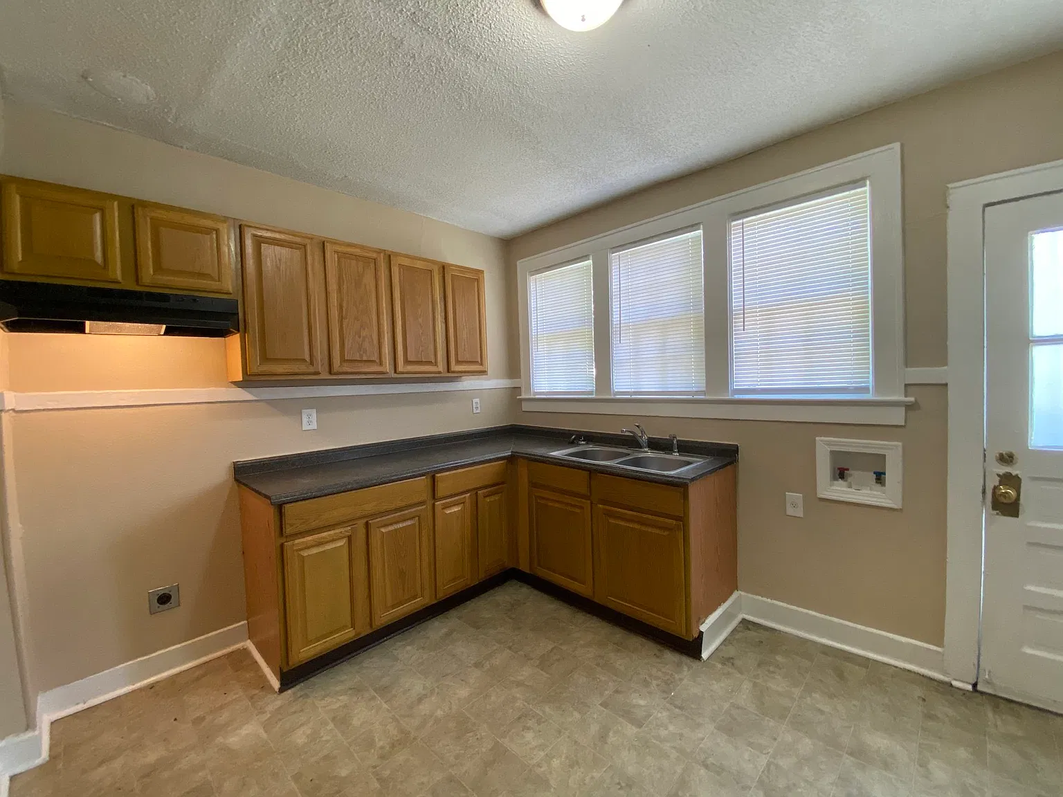 748 N McNeil St — Photo 3