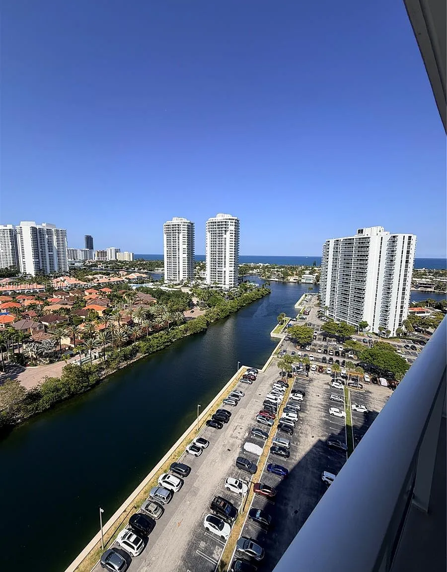 2 bed, 1092 sqft, $2,800 — Photo 2