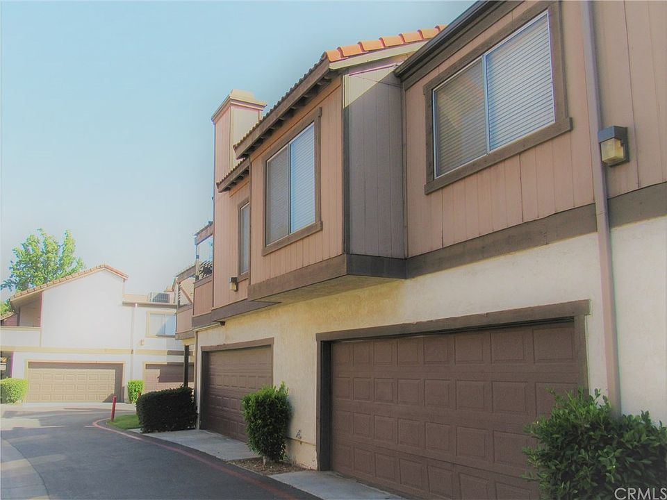 1st image of 1830 N Vineyard Ave APT F