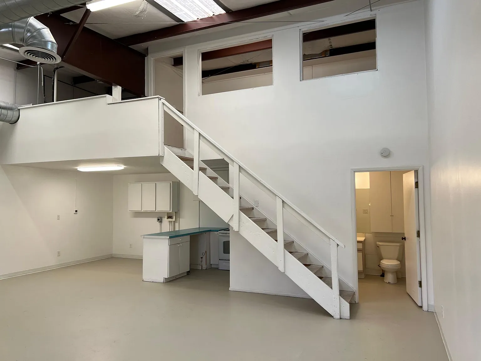 Studio, 890 sqft, $1,650 — Photo 2