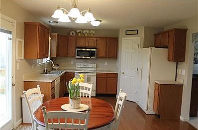 Eat-in kitchen