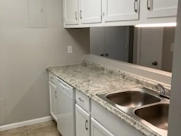 2220 SW 29th Ter #14 — Photo 8