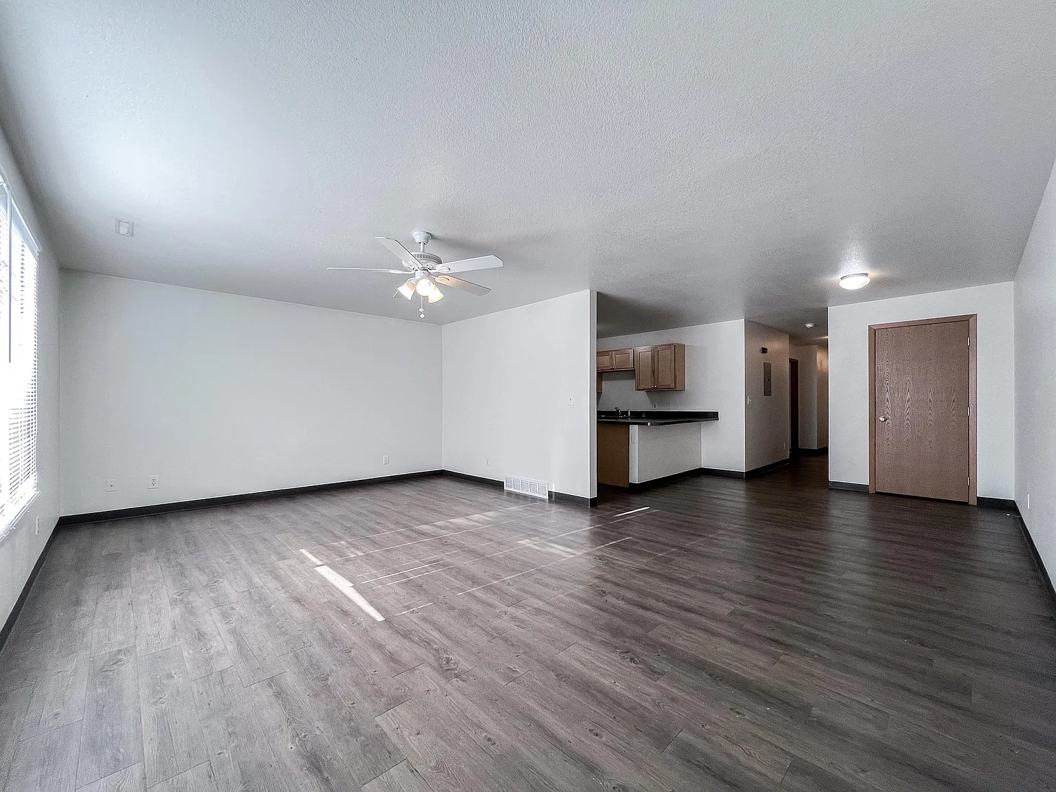 4 bed, 1300 sqft, $1,190 — Photo 1