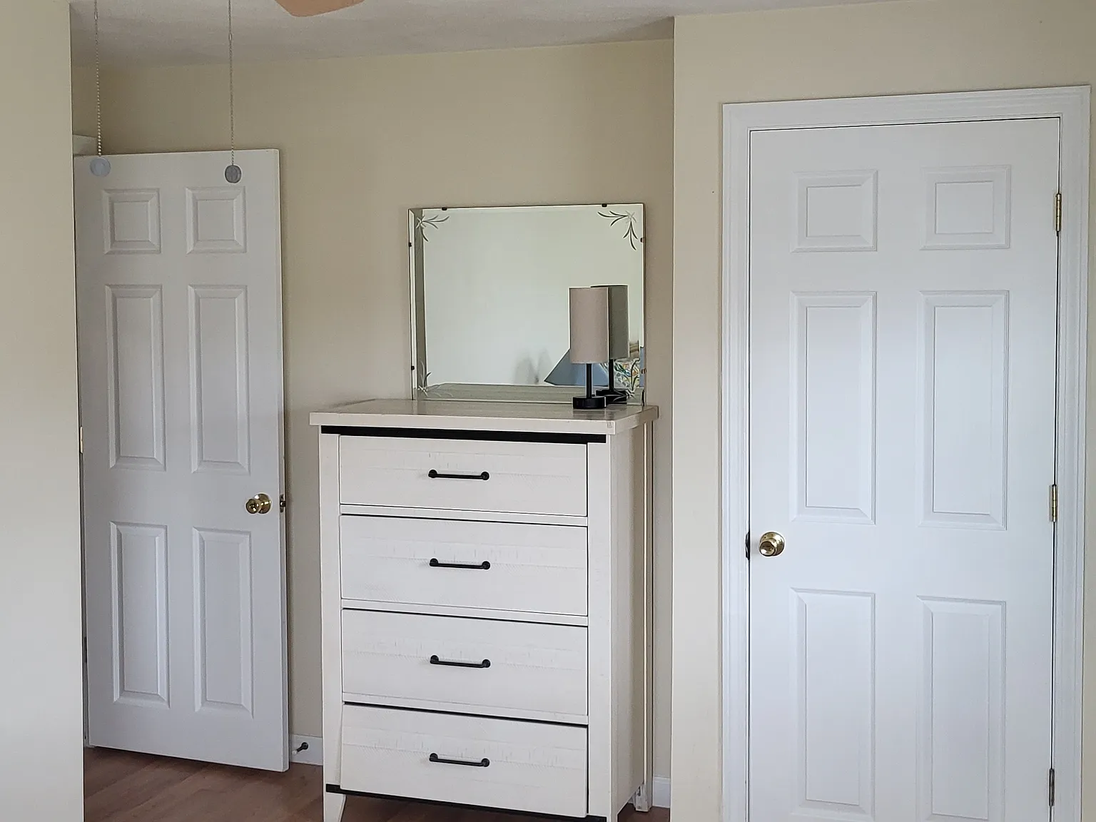 5 bed, 2400 sqft, $5,000 — Photo 4