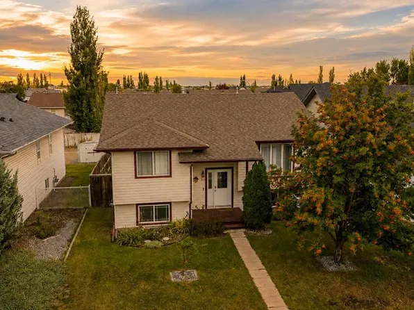 30 S Kirkland Close, Red Deer, AB T4P 4A3