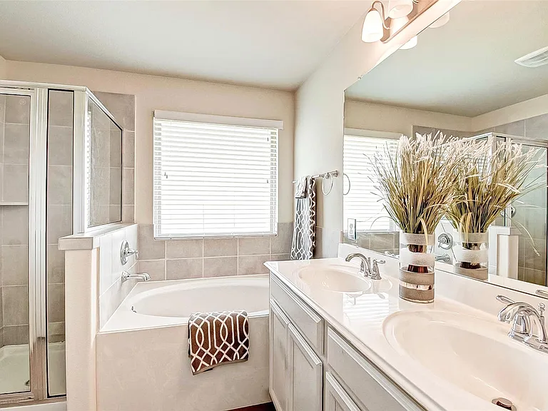 18802 Majestic Vista Ln — Photo 14