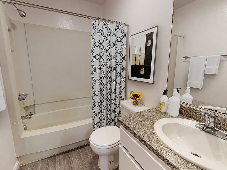 Executive House Apartments — Photo 18