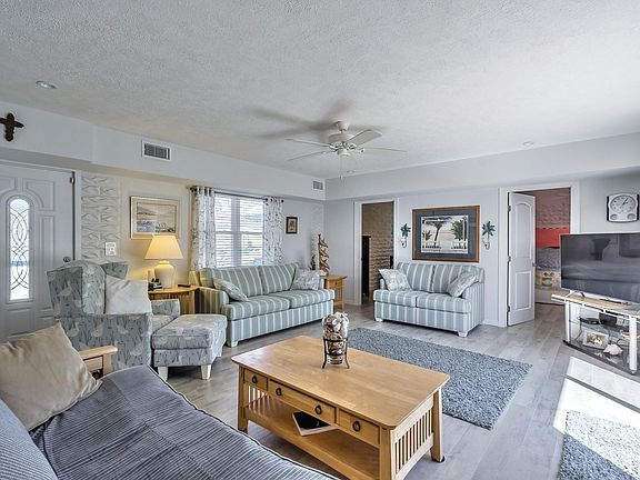 4th image of 216 Benjamin Dr
