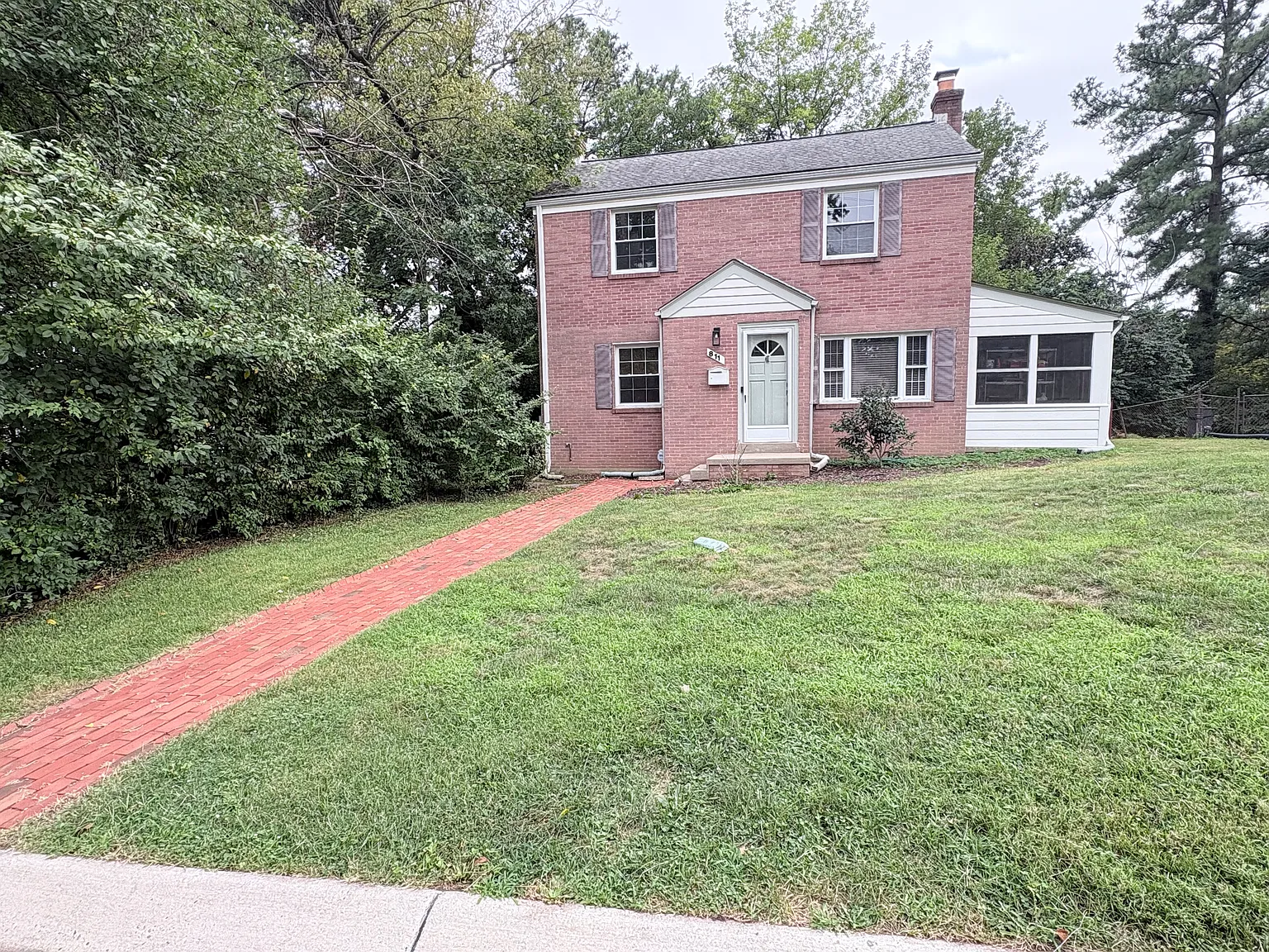 811 Malcolm Dr — Photo 1