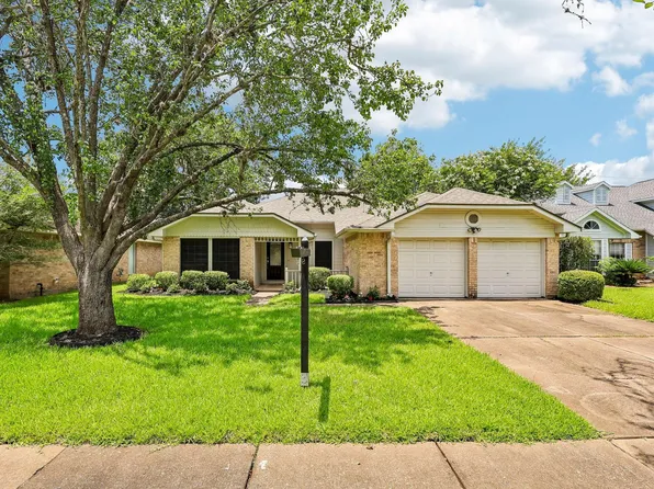 3222 Kempwood Dr, Sugar Land, TX 77479