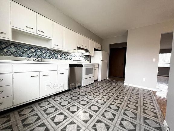 3rd image of 2901 W Tower Ave #2