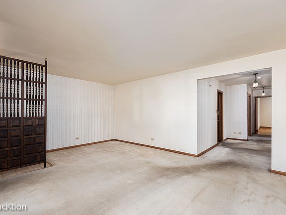 3rd image of 909 Worcester Ave