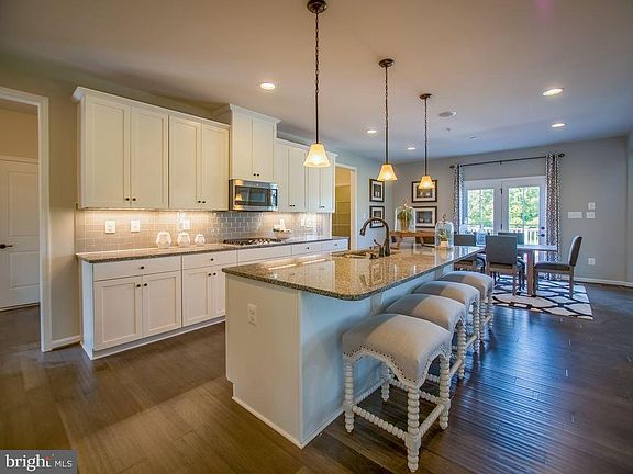 4th image of 1501 Crossland Blvd