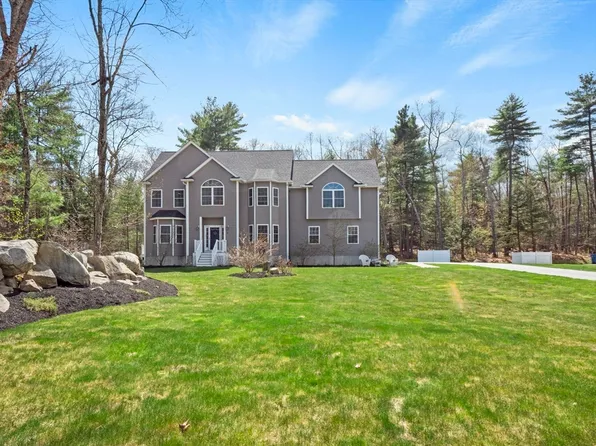 3 Ava Ln, Tyngsboro, MA 01879