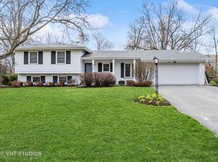 628 Forest View Dr, Geneva, IL 60134