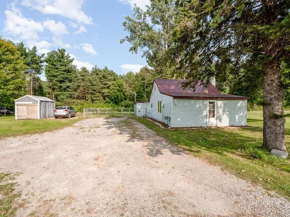 3330 N Huron Rd, Pinconning, MI 48650