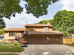 2704 S Kaystone Dr, Sioux Falls, SD 57103