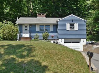 10 Banta Rd, Kinnelon, NJ 07405