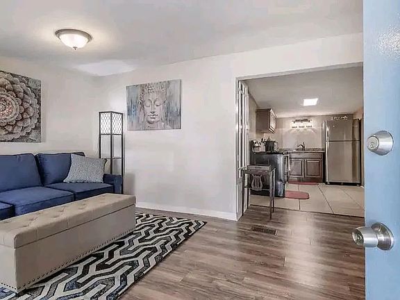 5th image of 228 W Jean St