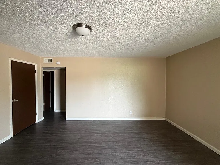 302 Georgia St #16 — Photo 3