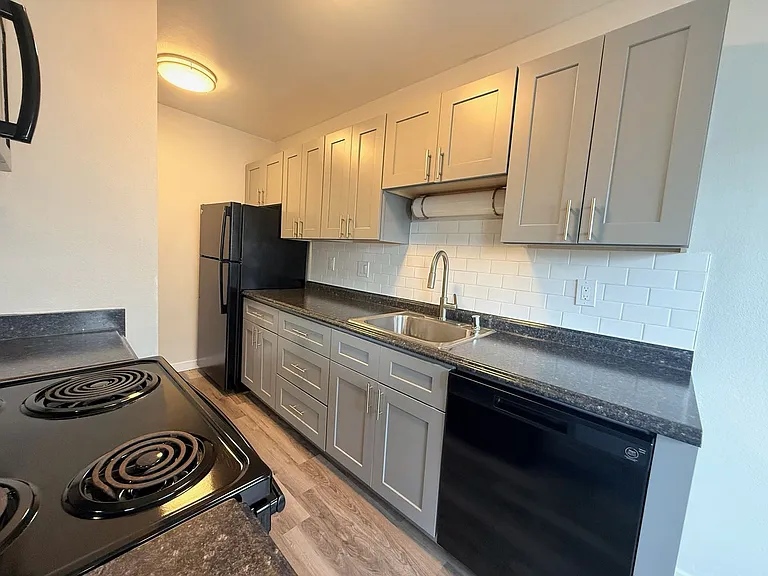 39th Ave Flats — Photo 12