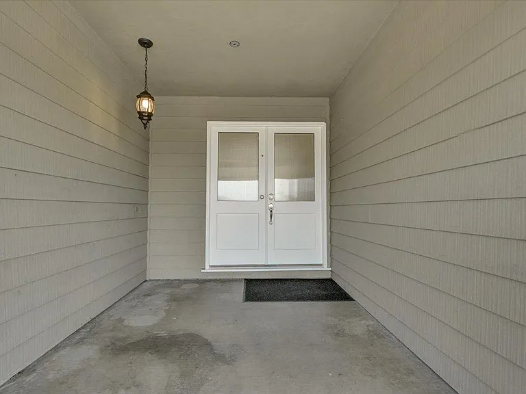 207 Valencia Dr — Photo 4