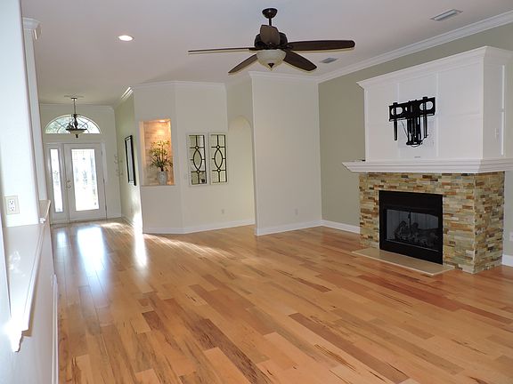 3rd image of 3633 Christa Ct