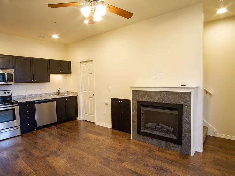 610 SE Spokane St #5 — Photo 2