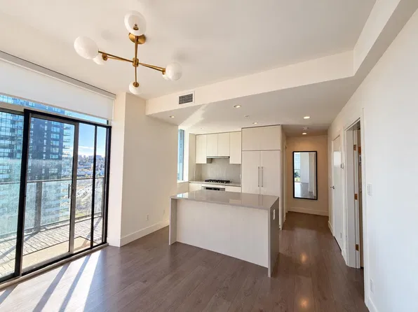 4465 Juneau St #1103, Burnaby, BC V5C 0L8