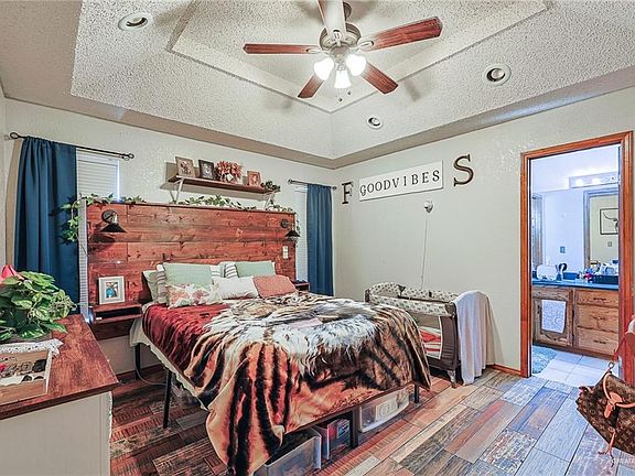5th image of 2811 La Mora Ln