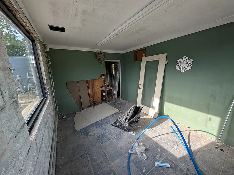 430 E Brockett St — Photo 6