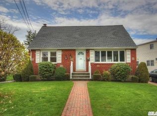 219 W Nicholai St, Hicksville, NY 11801