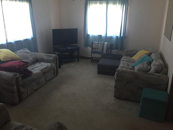 3rd image of 400 Lake Dr