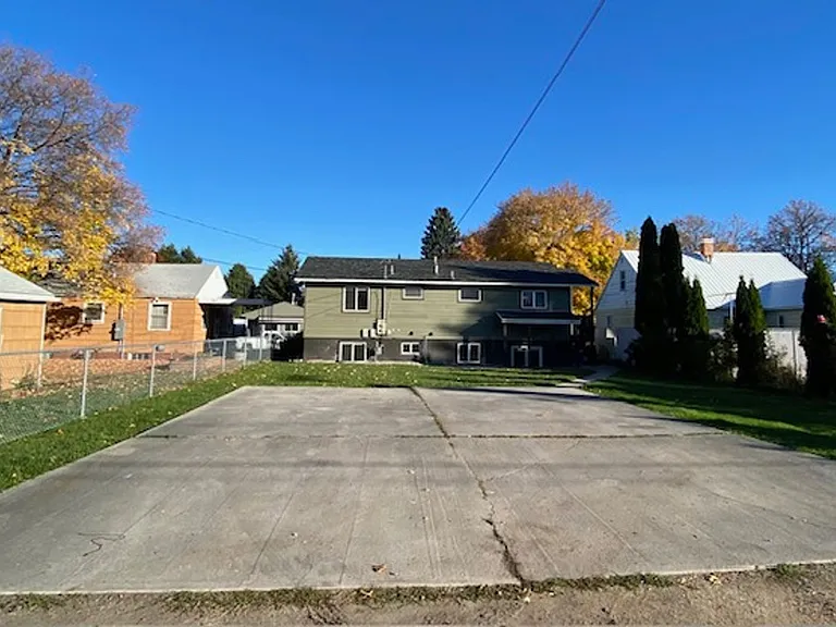 1539 S 9th St W — Photo 2