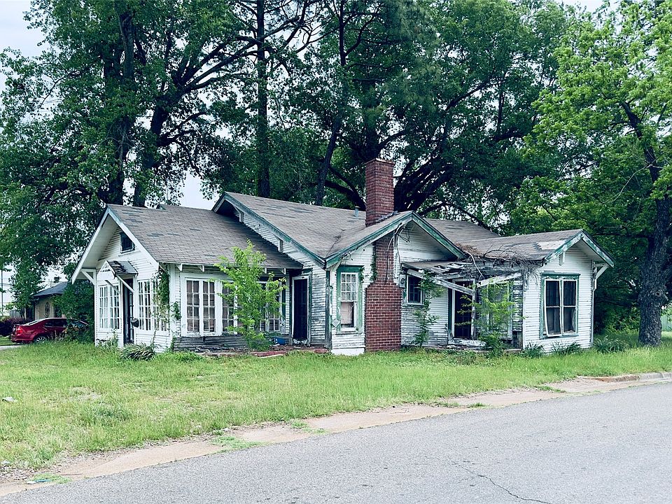 1st image of 208 Texas St