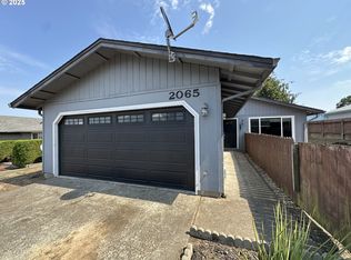 2065 Hayes St, North Bend, OR 97459