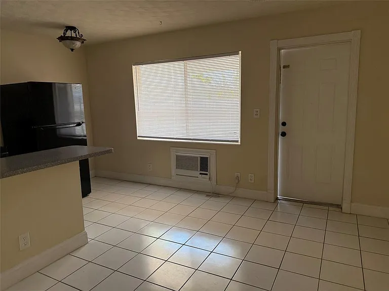 1219 NE 14th Ave #4 — Photo 3