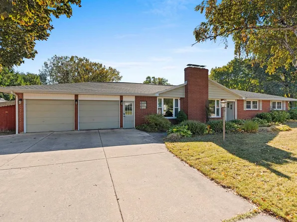 3511 Delahaut St, Green Bay, WI 54301