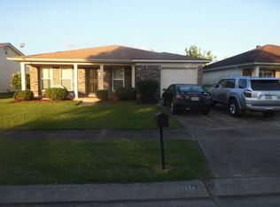 2744 Ridgefield Rd, Gretna, LA 70056