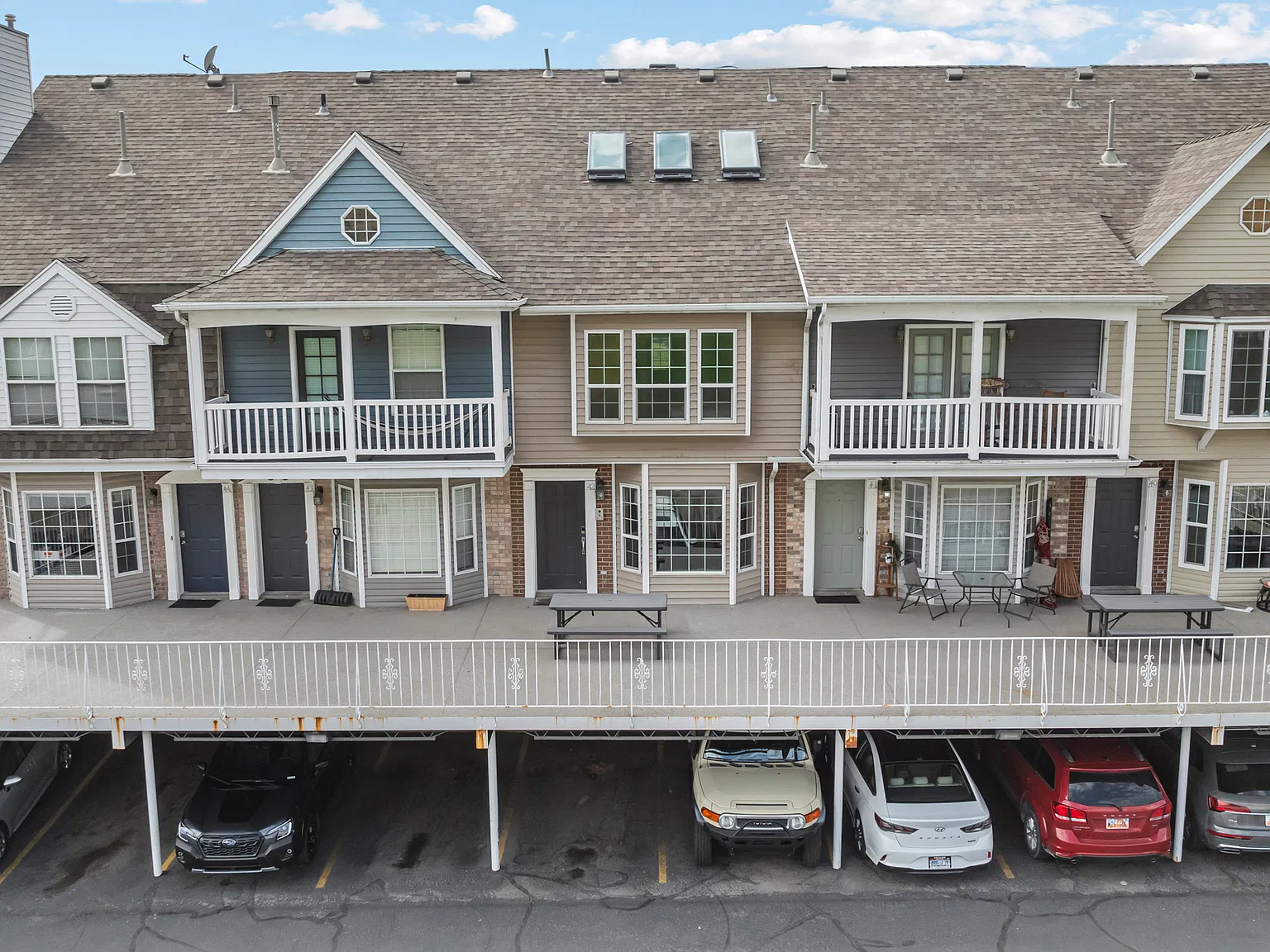 3 bed, 2.5 bath, $750 — Photo 1
