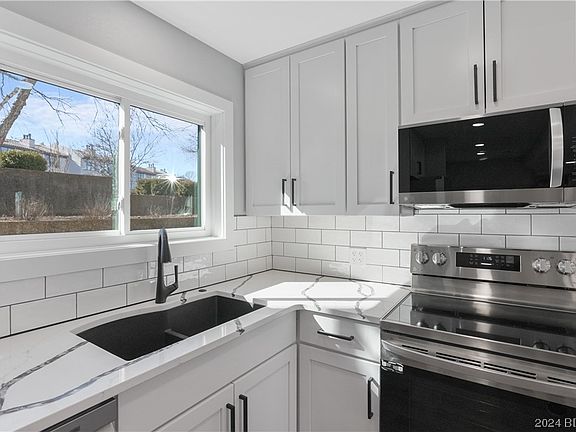 5th image of 429 Racquet Club Dr #302