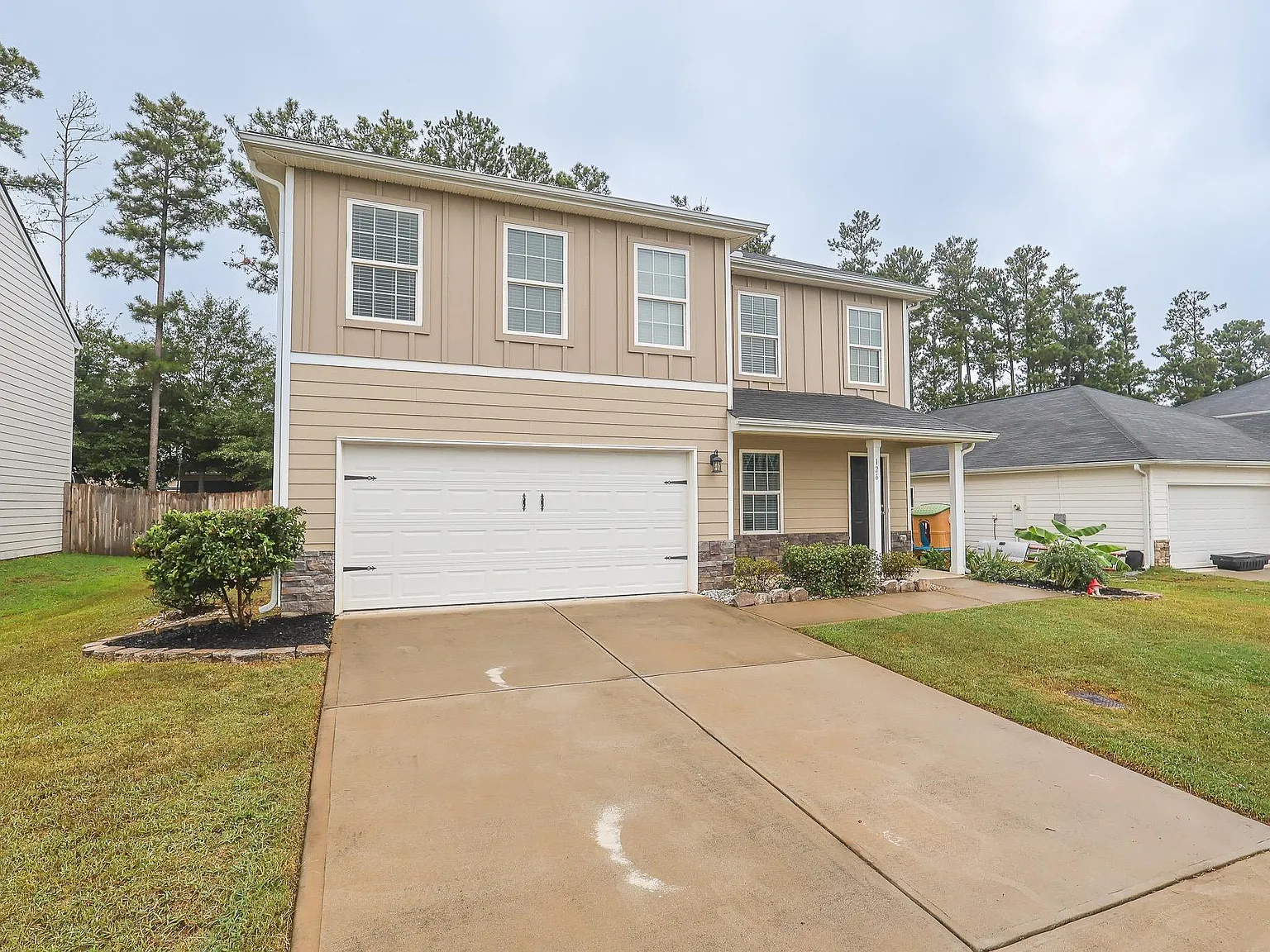 4 bed, 2.5 bath, 2388 sqft, $2,295 — Photo 3