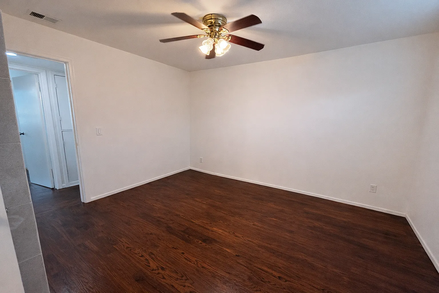 4 bed, 1285 sqft, $2,600 — Photo 4