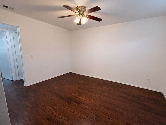 Spacious master bedroom with en-suite full bathroom.
