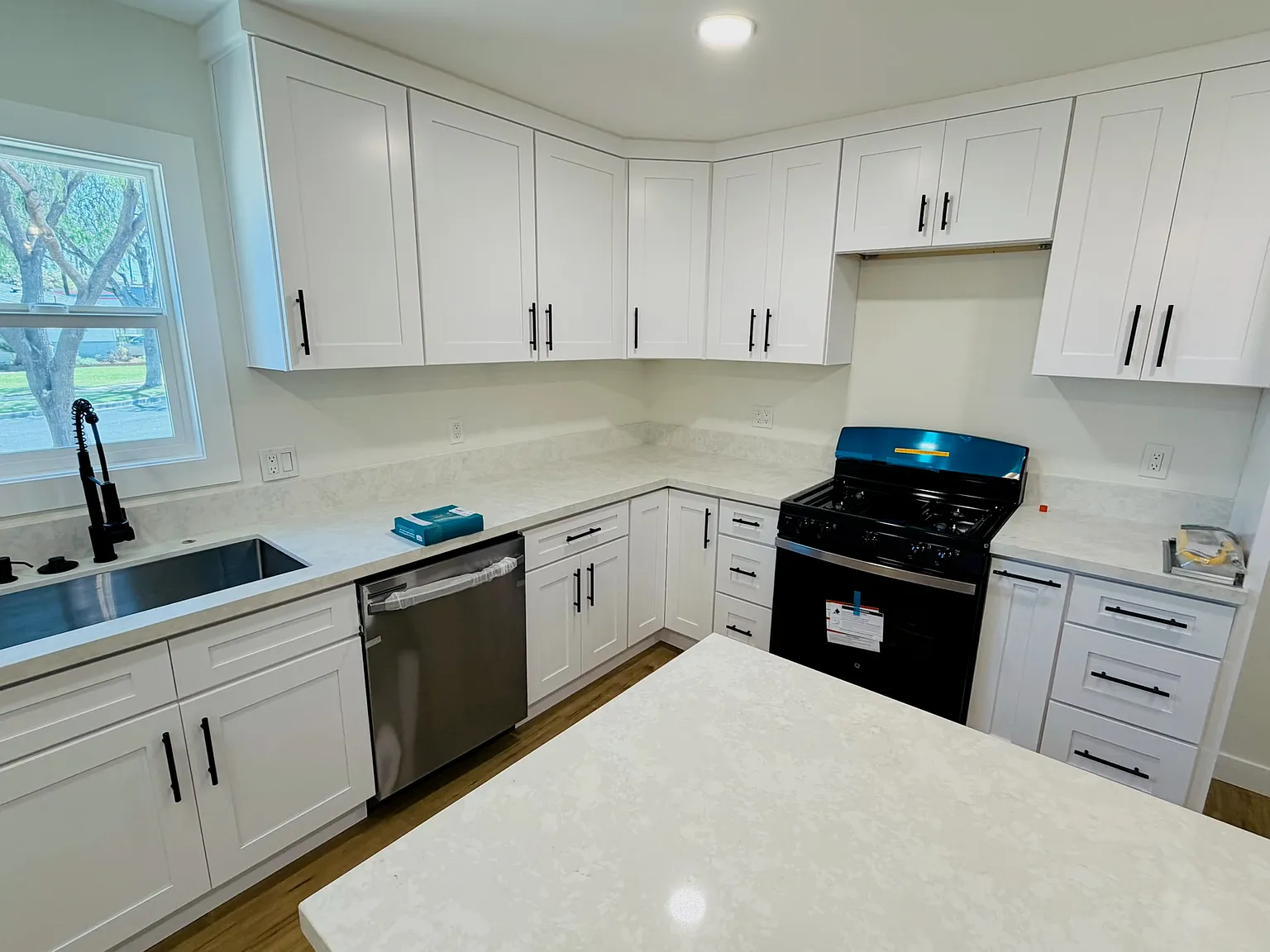 4 bed, 1400 sqft, $3,950 — Photo 4