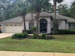 1775 Villa Vizcaya Dr, Navarre, FL 32566