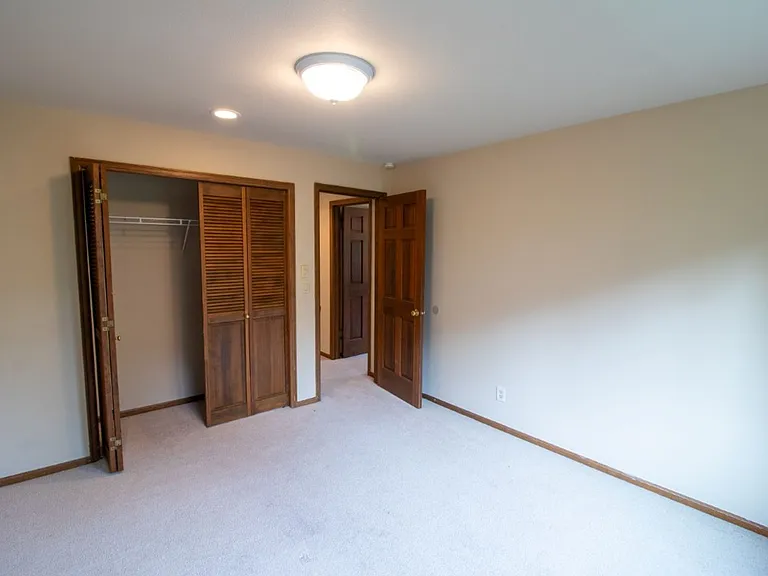 24435 SE 42nd Pl — Photo 28