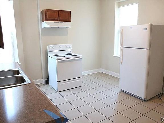 3rd image of 2923 Miami St