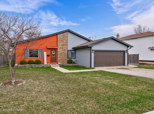530 Morgan Ln, Hoffman Estates, IL 60169
