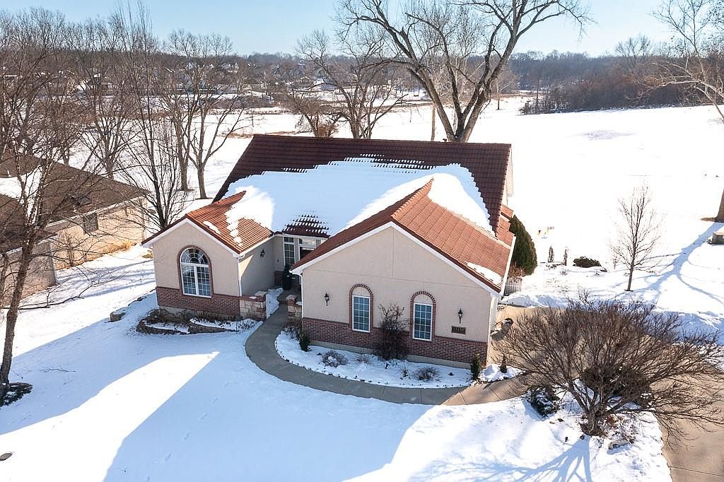 12439 Hollingsworth Rd, Kansas City, KS 66109 | Zillow